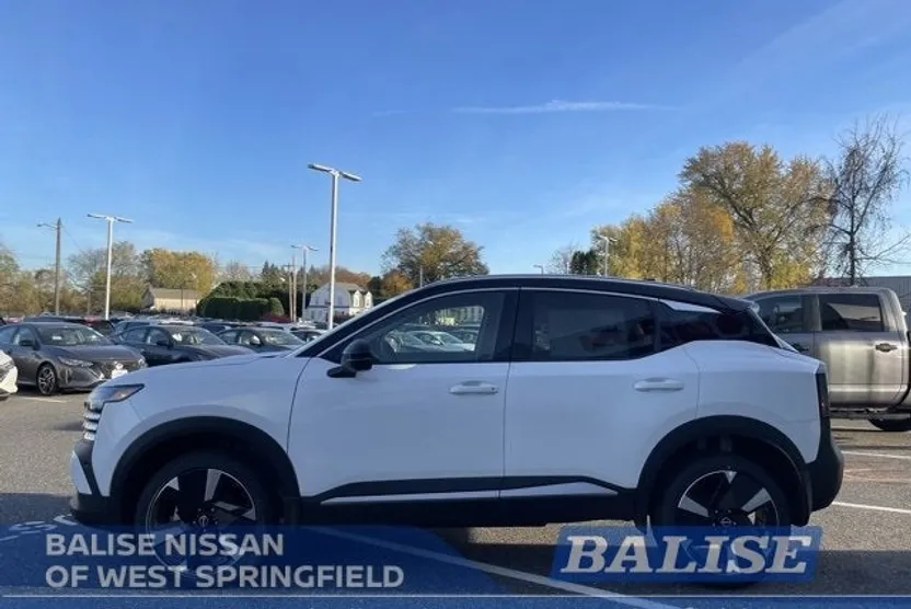 2025 Nissan Kicks SR photo 1