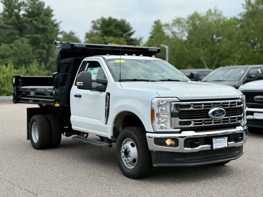 2025 Ford F-350 XL photo 1