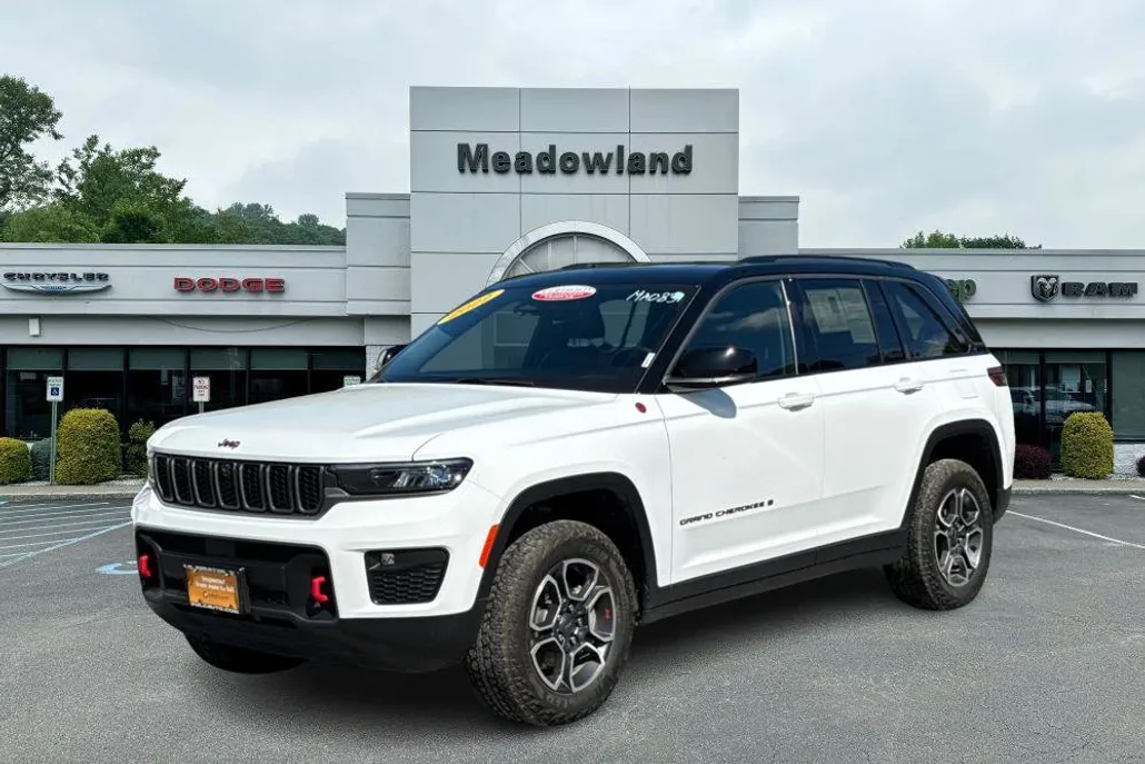 2022 Jeep Grand Cherokee Trailhawk photo 1