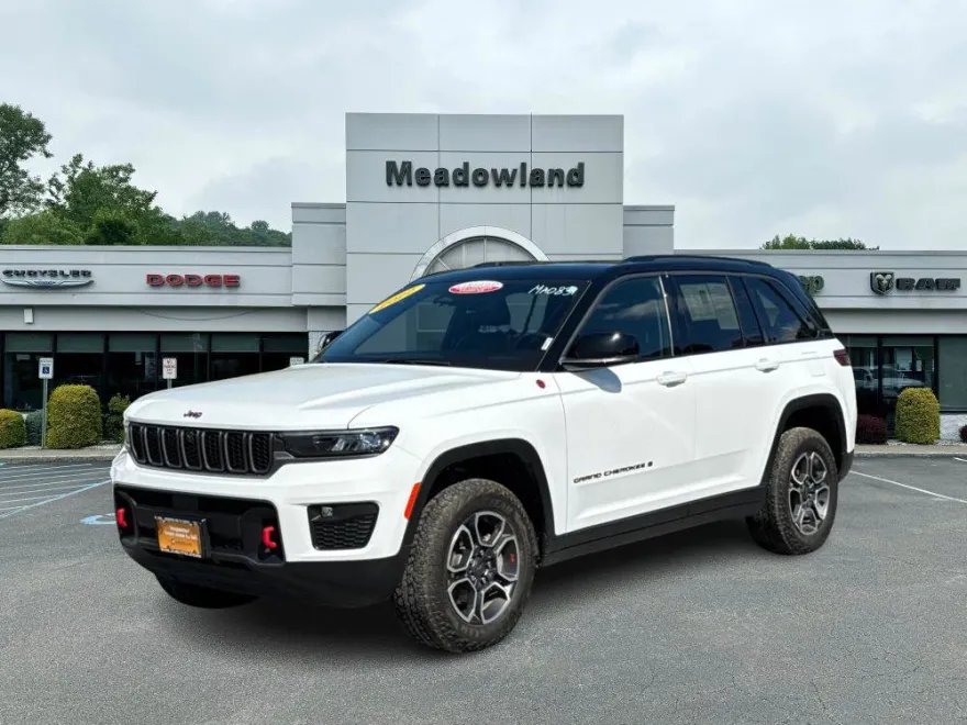 2022 Jeep Grand Cherokee Trailhawk photo 1