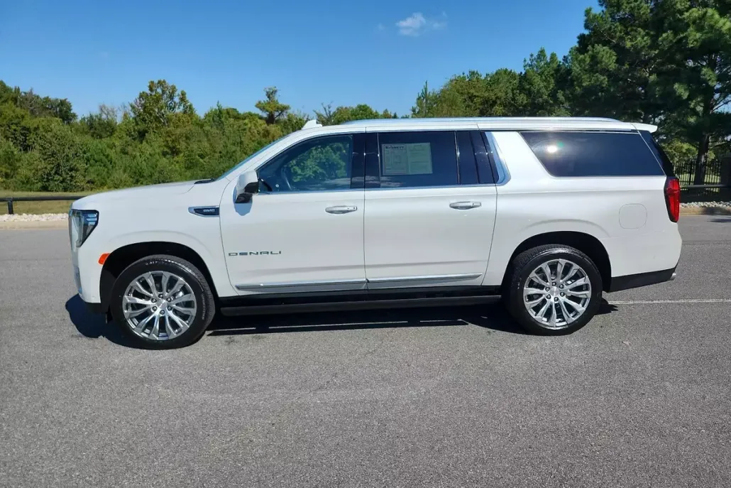 2023 Gmc Yukon XL Denali photo 1