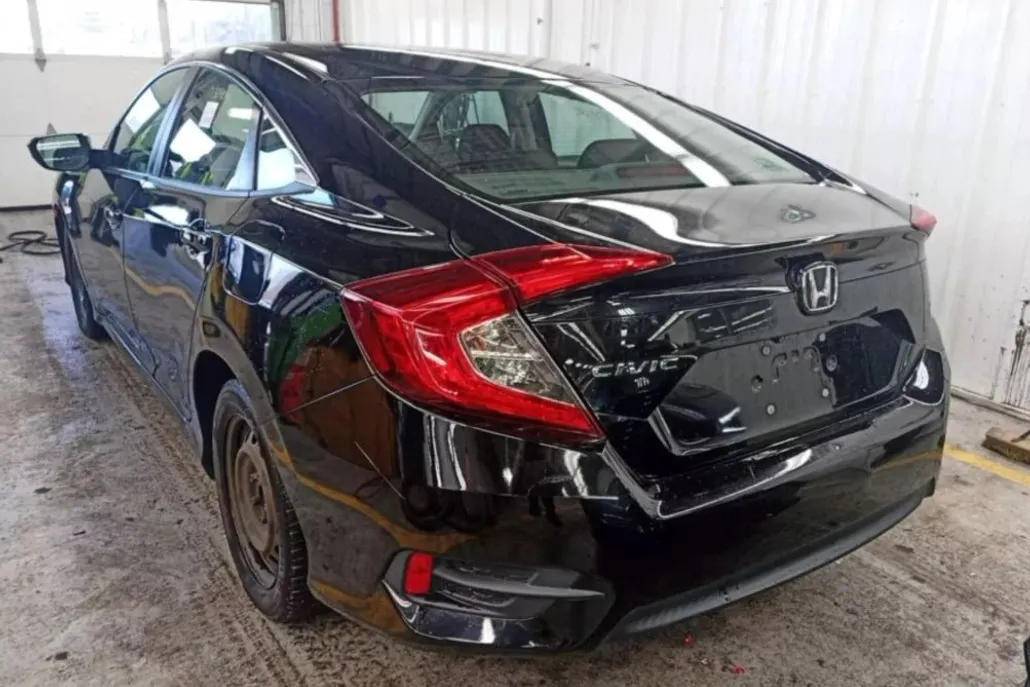 2018 Honda Civic LX photo 1