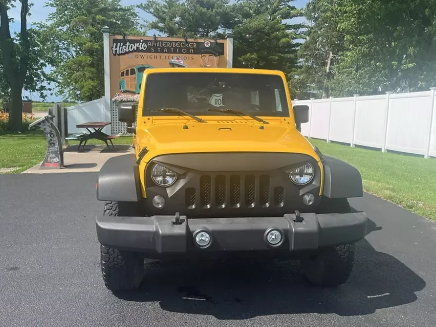 2015 Jeep Wrangler Unlimited Rubicon Sport photo 1
