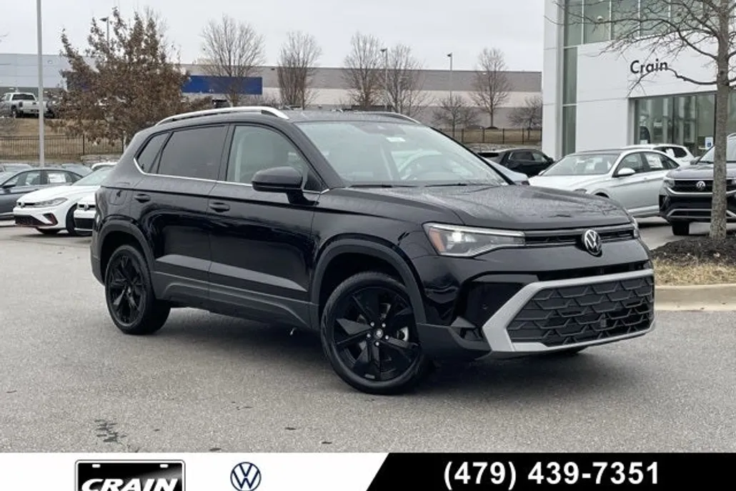 2025 Volkswagen Taos SE photo 1