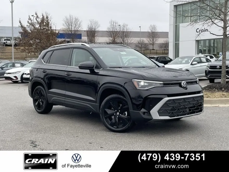 2025 Volkswagen Taos SE photo 1