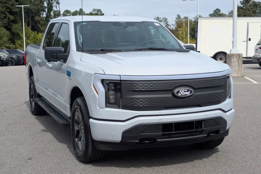 2025 Ford F-150 Lightning photo 1