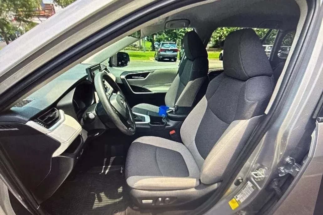 2022 Toyota RAV4 XLE photo 1