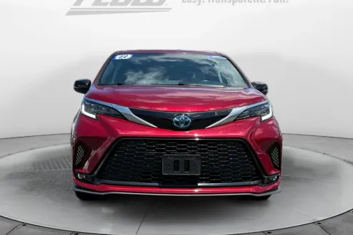 2022 Toyota Sienna XSE photo 2