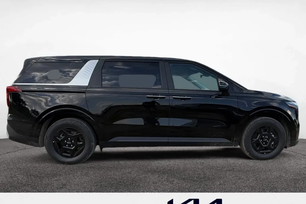2026 Kia Carnival LXS photo 1