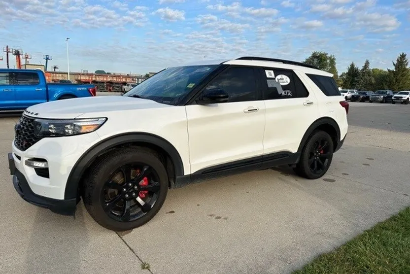 2024 Ford Explorer ST photo 1