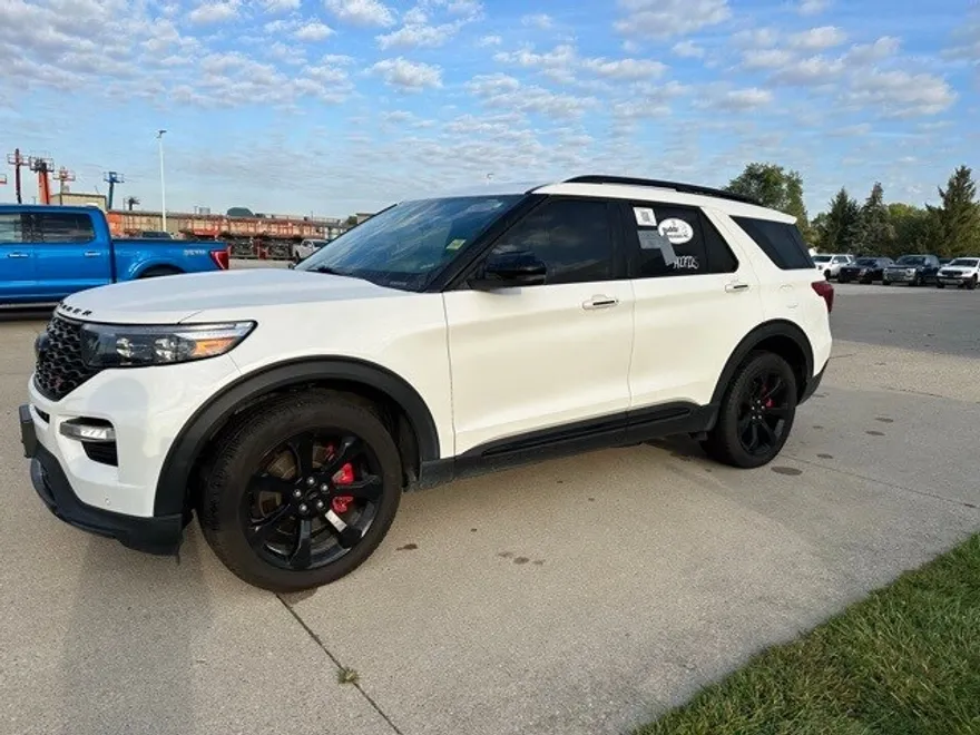 2024 Ford Explorer ST photo 1