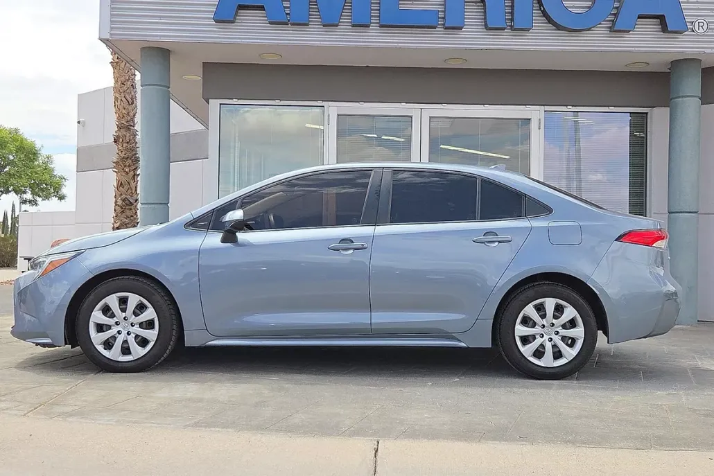 2023 Toyota Corolla Hybrid LE photo 1