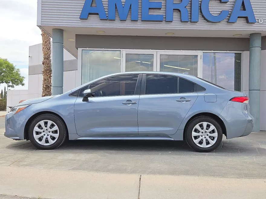 2023 Toyota Corolla Hybrid LE photo 1