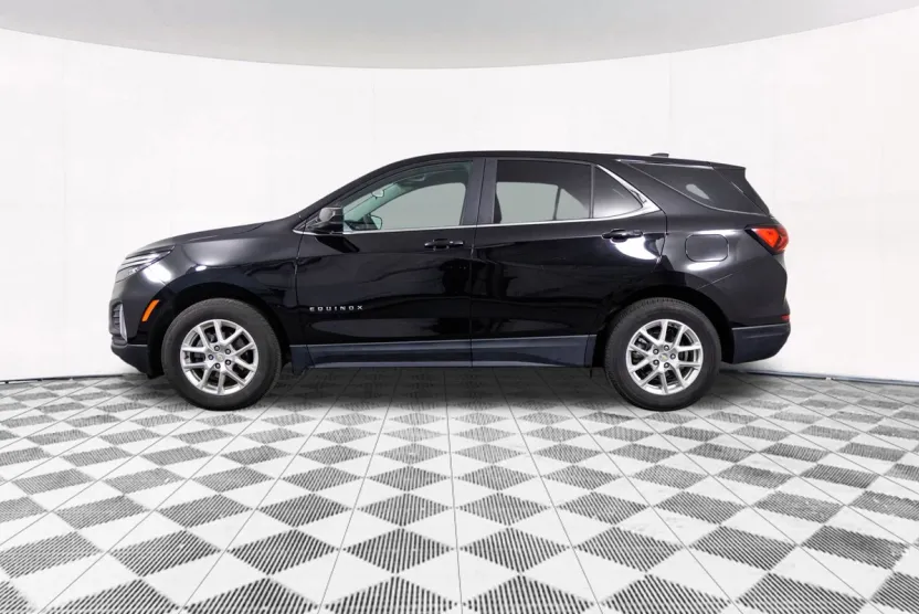 2023 Chevrolet Equinox LT photo 1