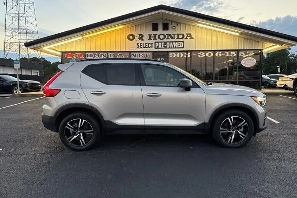2024 Volvo XC40 Core photo 1