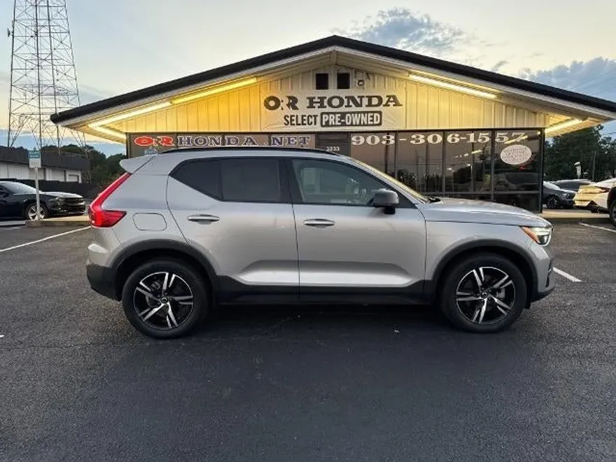 2024 Volvo XC40 Core photo 1