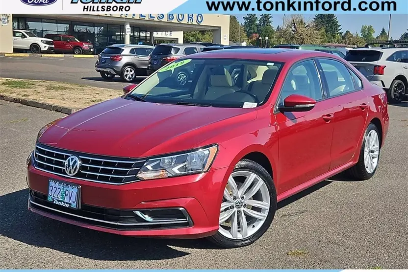 2019 Volkswagen Passat 2.0T Wolfsburg Edition photo 1