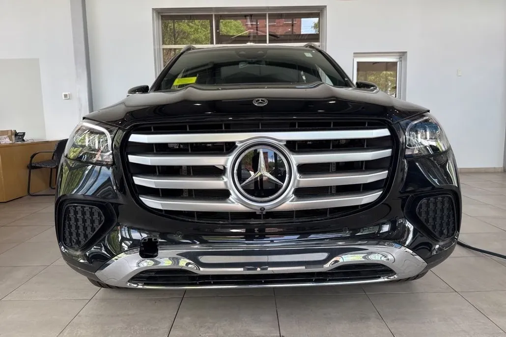 2025 Mercedes Benz GLS 450 4MATIC photo 1