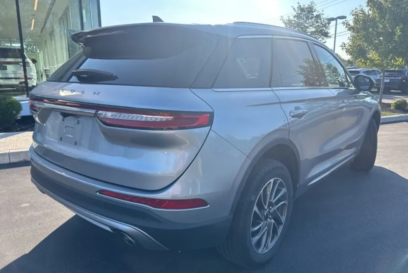 2022 Lincoln Corsair Standard photo 1