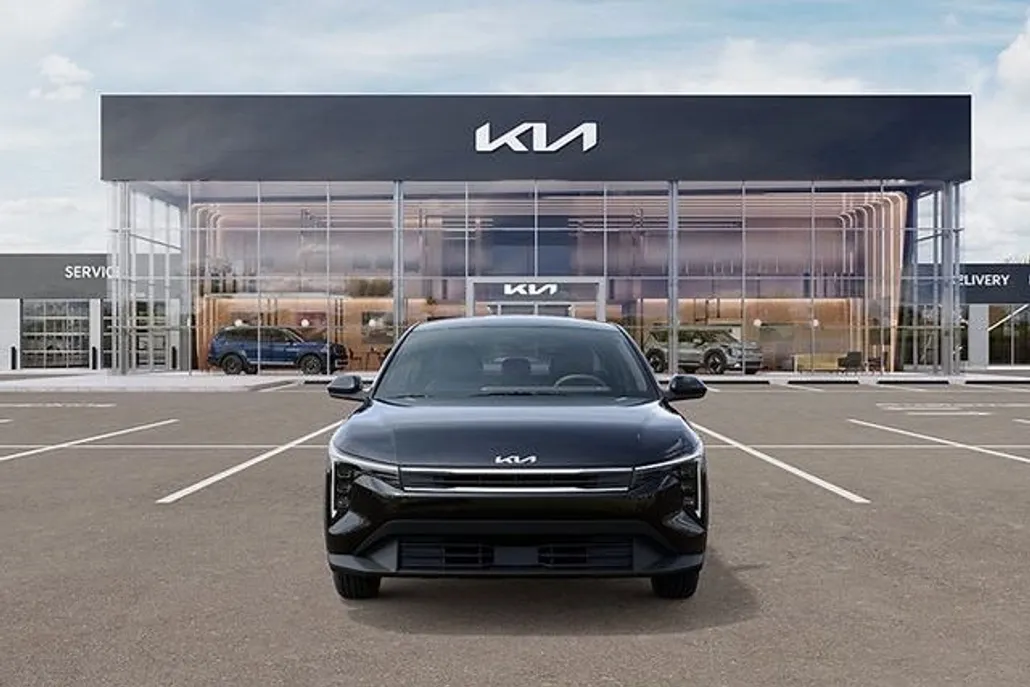 2025 Kia K4 LXS photo 1