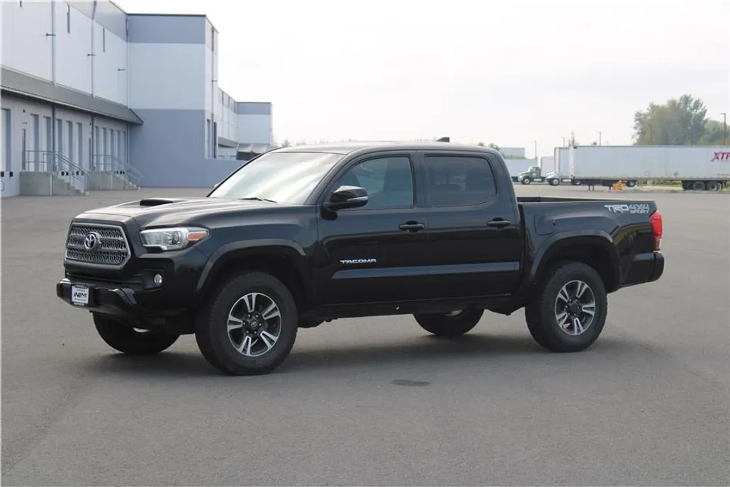 2016 Toyota Tacoma Double Cab TRD Sport photo 1