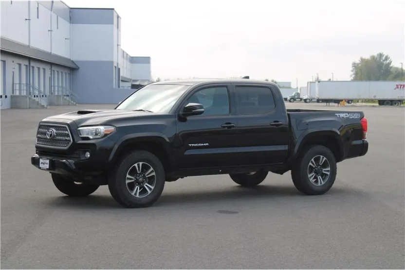 2016 Toyota Tacoma Double Cab TRD Sport photo 1