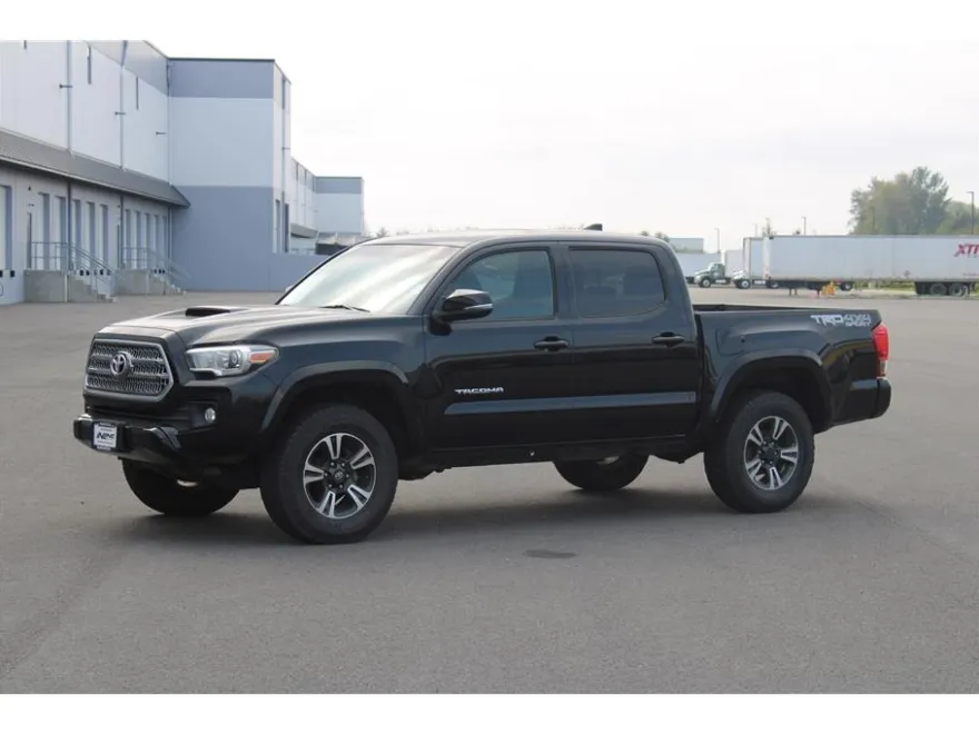 2016 Toyota Tacoma Double Cab TRD Sport photo 1