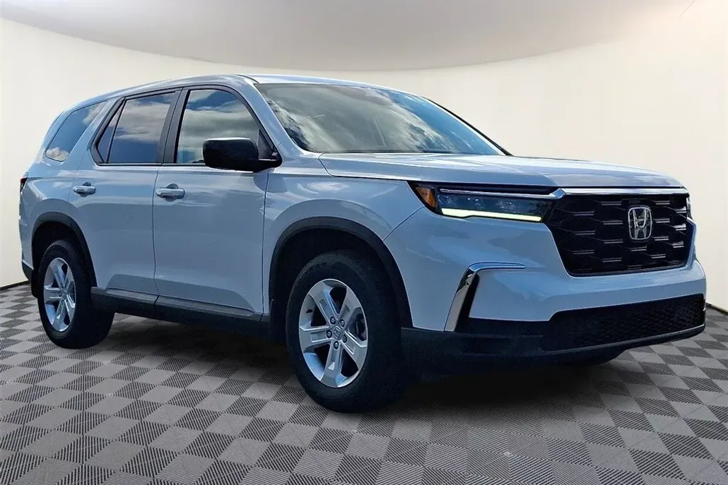 2023 Honda Pilot LX photo 1