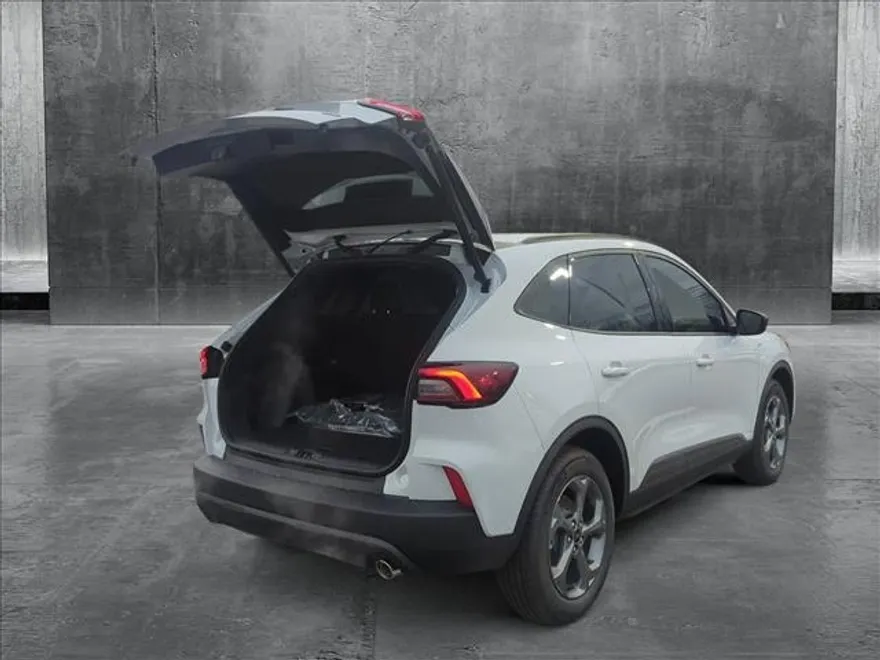 2025 Ford Escape ST-Line photo 2