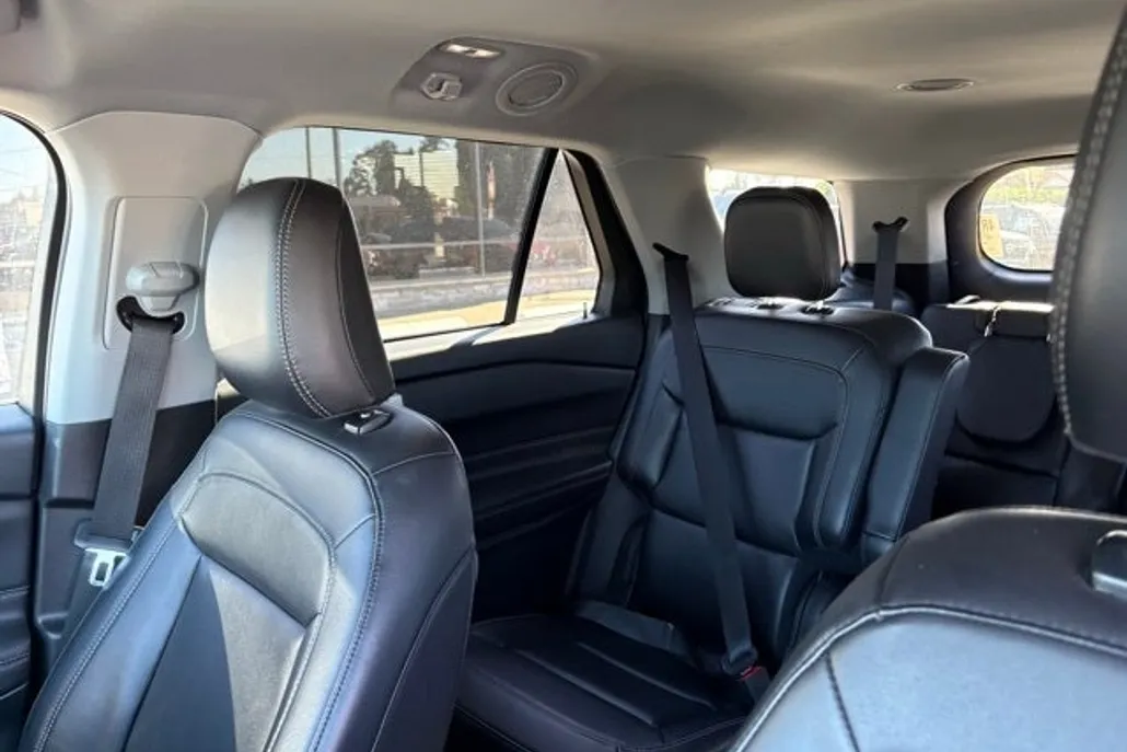 2024 Ford Explorer XLT photo 1