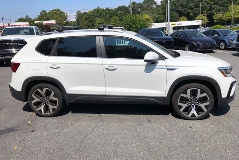 2022 Volkswagen Taos SEL photo 1