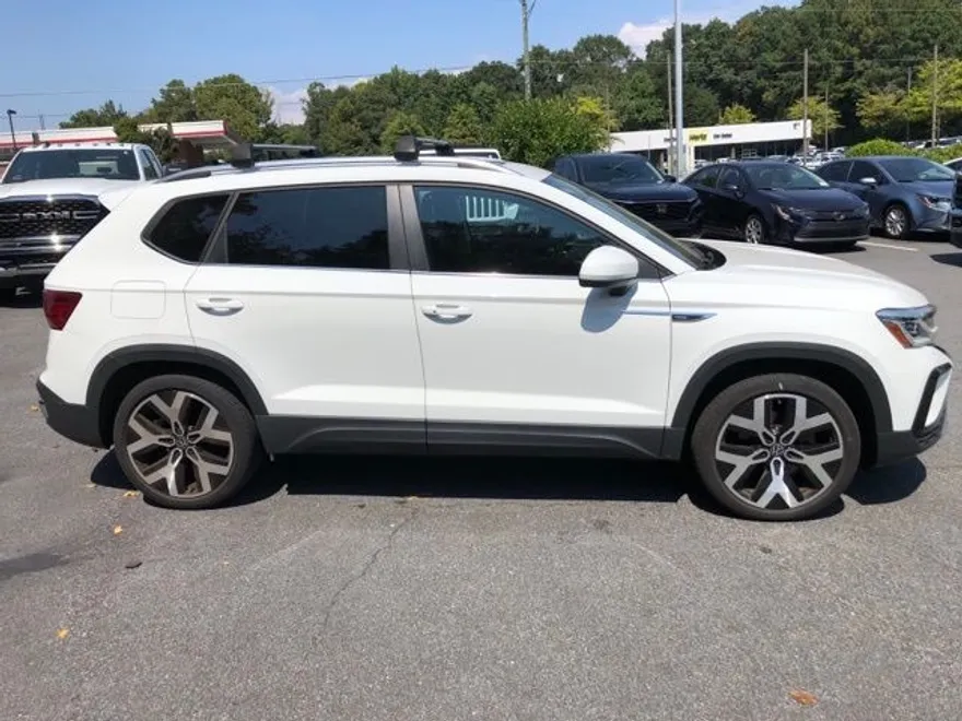 2022 Volkswagen Taos SEL photo 1