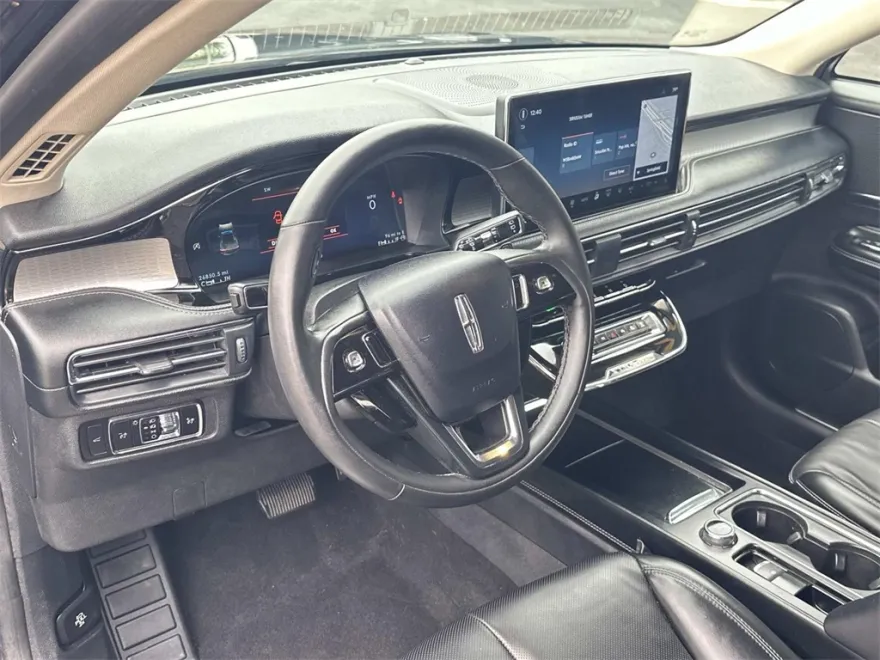 2023 Lincoln Corsair Standard photo 1