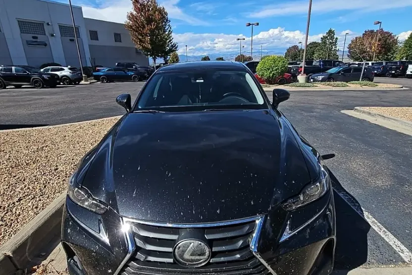 2017 Lexus IS 300 photo 1