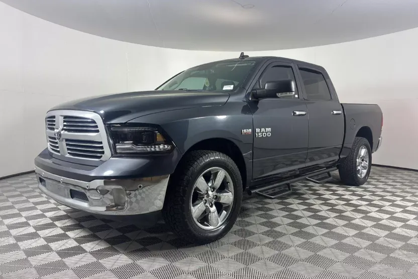 2016 Ram 1500 SLT photo 1