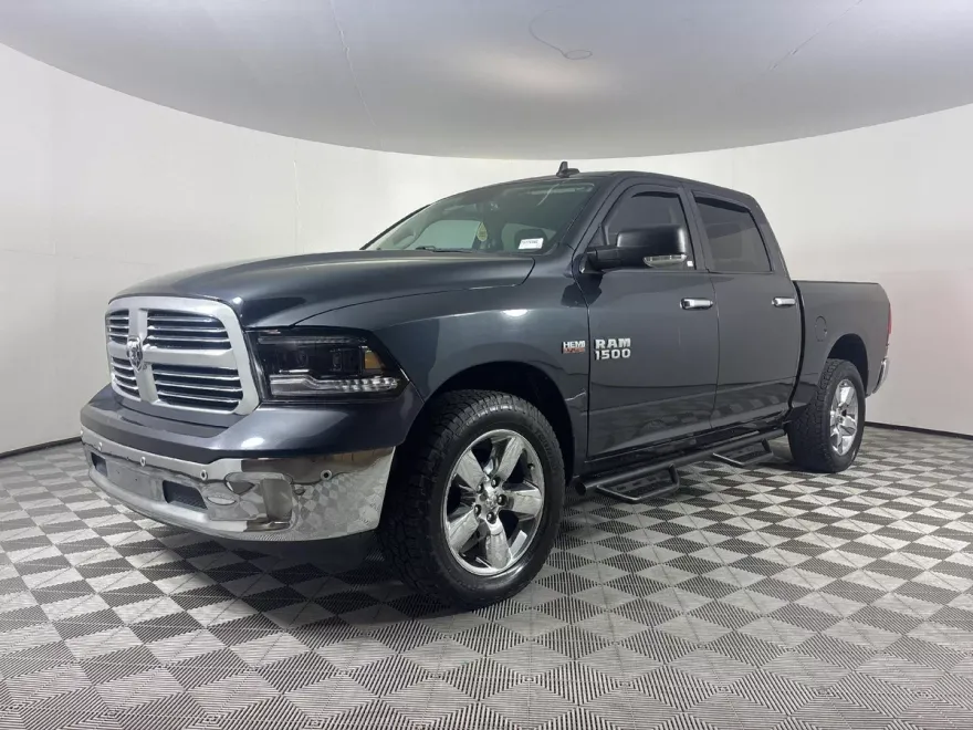 2016 Ram 1500 SLT photo 1