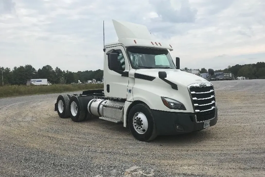 2019 Freightliner Cascadia 126" Day cab photo 1
