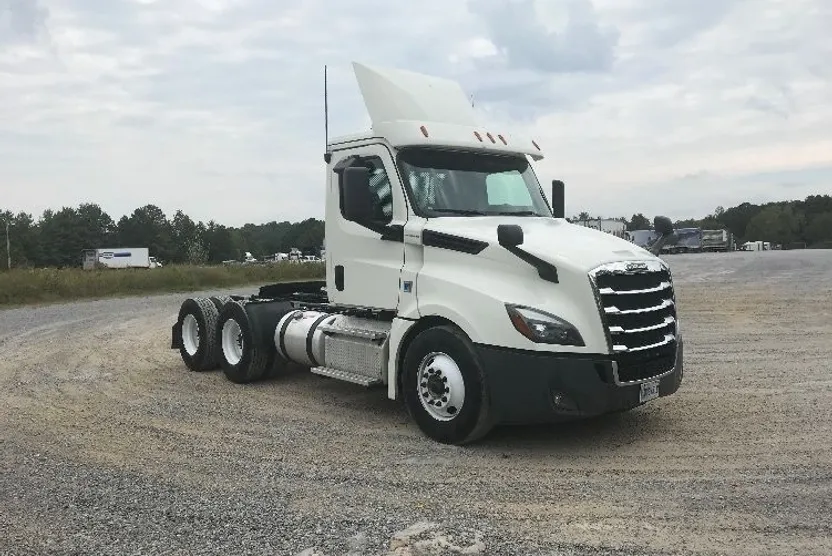 2019 Freightliner Cascadia 126" Day cab photo 1