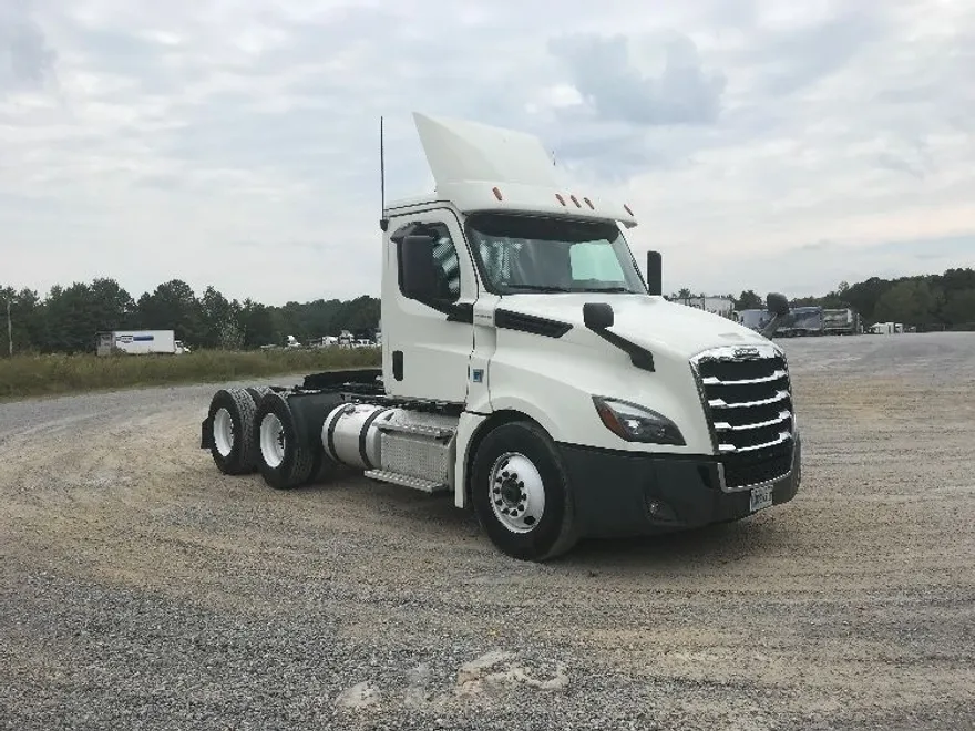2019 Freightliner Cascadia 126" Day cab photo 1