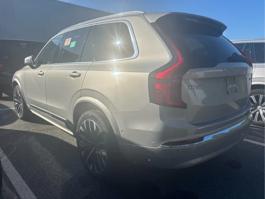 2025 Volvo XC90 Plus photo 1