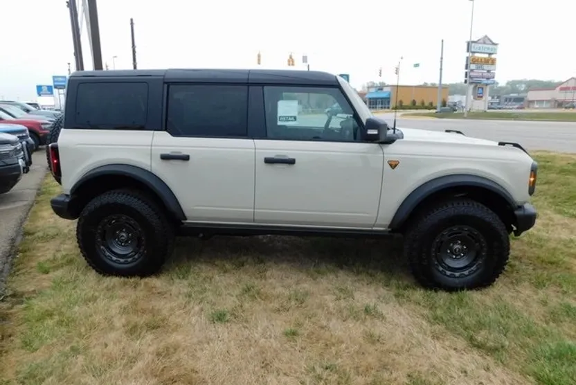 2025 Ford Bronco Badlands photo 1