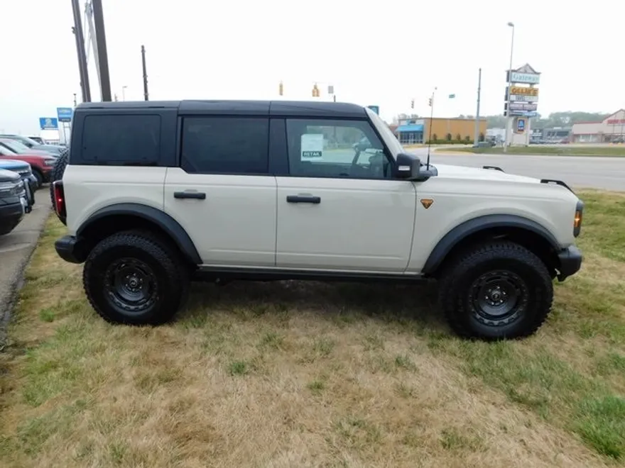 2025 Ford Bronco Badlands photo 1