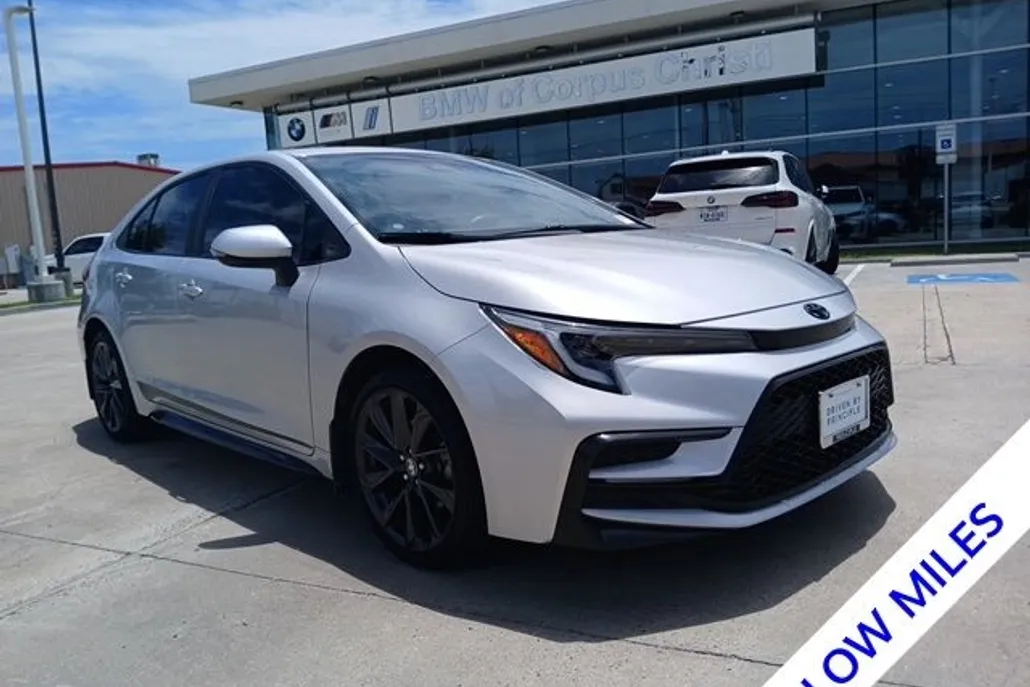 2024 Toyota Corolla SE photo 1