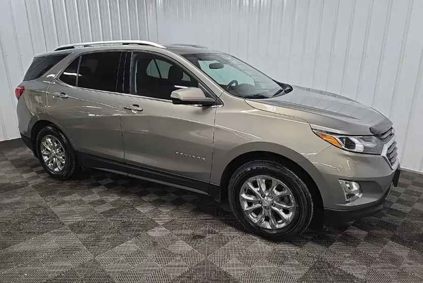 2019 Chevrolet Equinox LT photo 1