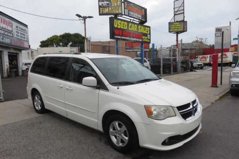 2011 Dodge Grand Caravan Crew photo 1
