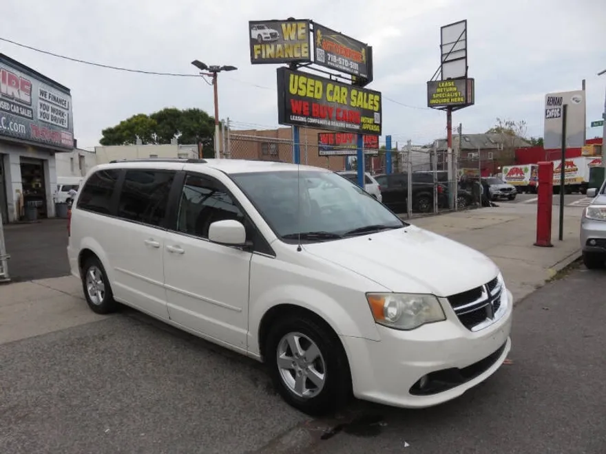 2011 Dodge Grand Caravan Crew photo 1