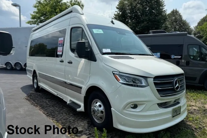 2025 Mercedes Benz Sprinter 3500 photo 1