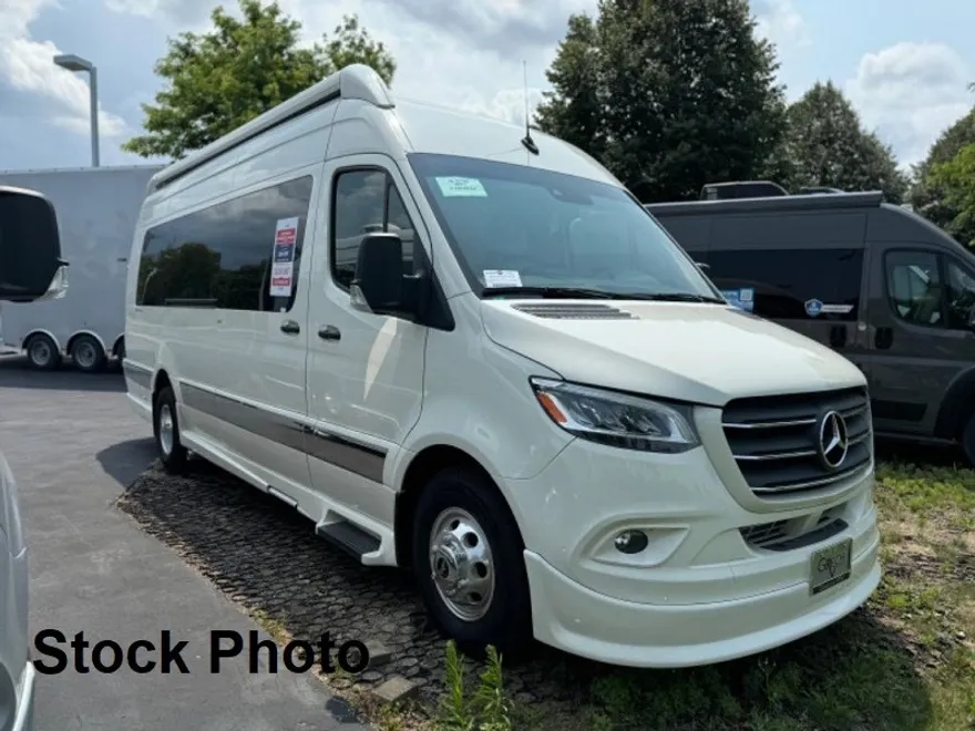2025 Mercedes Benz Sprinter 3500 photo 1