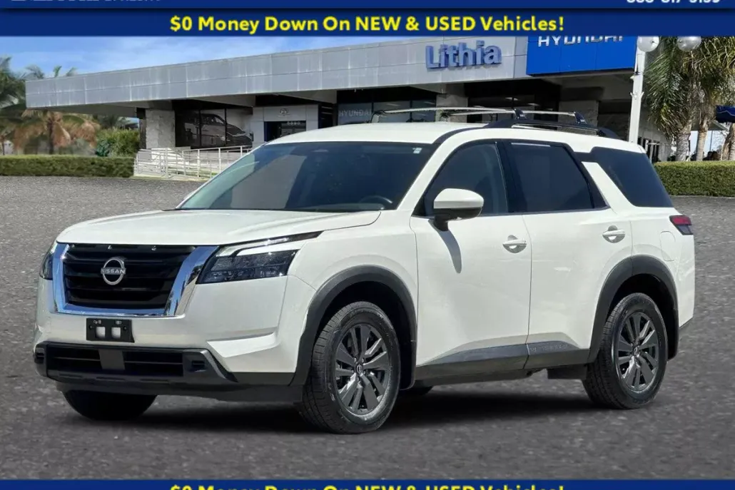 2023 Nissan Pathfinder SV photo 1