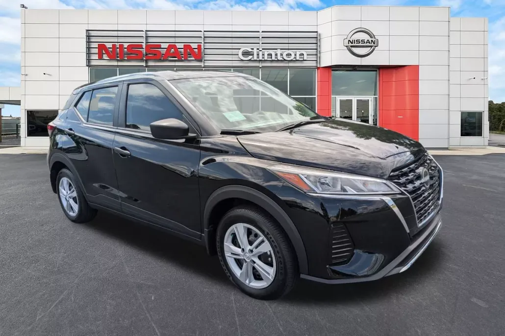2025 Nissan Kicks Play S photo 1